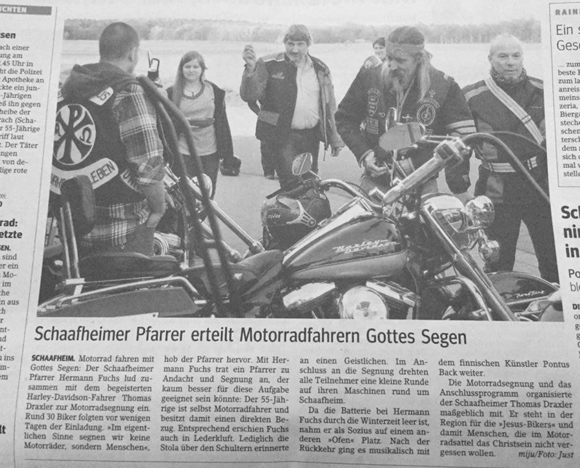 04.05.2016 | Pfarrer Fuchs erteilt Bikersegen